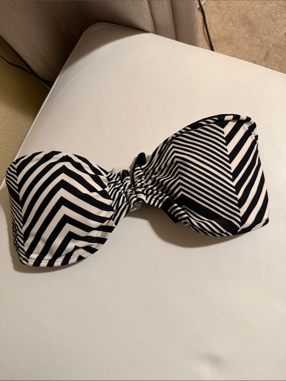 Volcom Black & White Striped Strapless Bandeau Top padded toe back Large